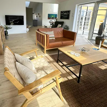 With Courtyard In Lille Nyaraló